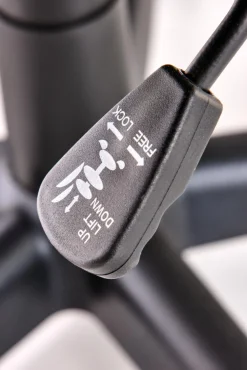 Halmar Fotele*BERKEL fotel gabinetowy czarno-czerwony (1p=1szt)1 sztuka