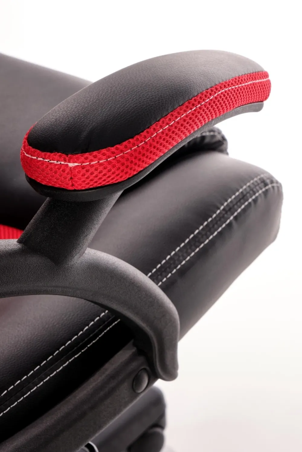 Halmar Fotele*BERKEL fotel gabinetowy czarno-czerwony (1p=1szt)1 sztuka