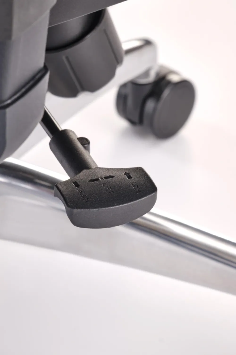 Halmar Fotele*CASPER fotel gabinetowy czarny (1p=1szt)1 sztuka