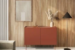 Bogart Komody*DESIN KOMODA 120 2D2SZ - ceramic red / dąb nagano