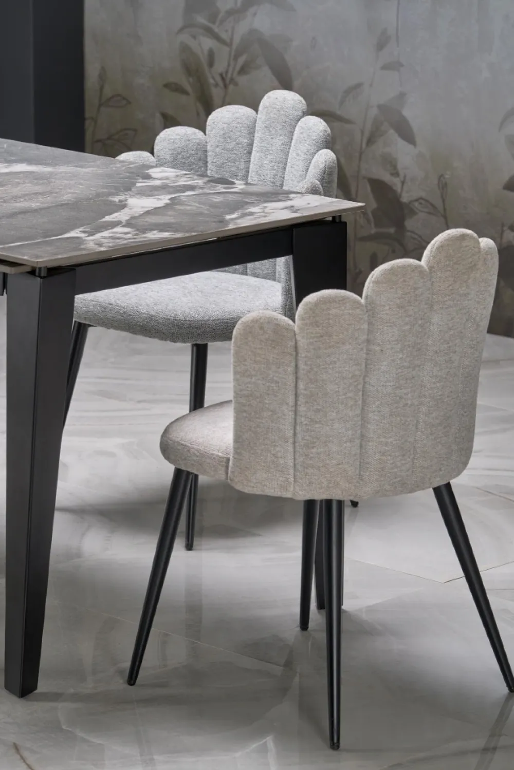 Halmar Stoły*FELIX stół rozkładany, blat - popielaty marmur, nogi - czarny (2p=1szt)1 sztuka