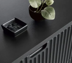 Piaski Komody Do Jadalni|Komody Do Salonu*Komoda ryflowana z trzema szufladami Zova czarna